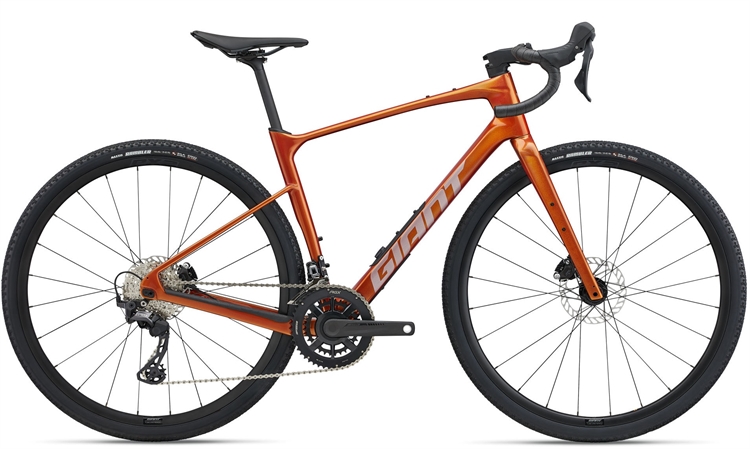 Giant Revolt Advanced 2 Solar Flare<BR>- 2025 Carbon Gravel cykel